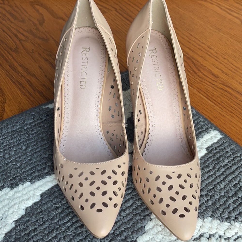 RESTRICTED heels - Picture 2 of 6